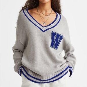 H&M V Neck Sweater Size XS NWT